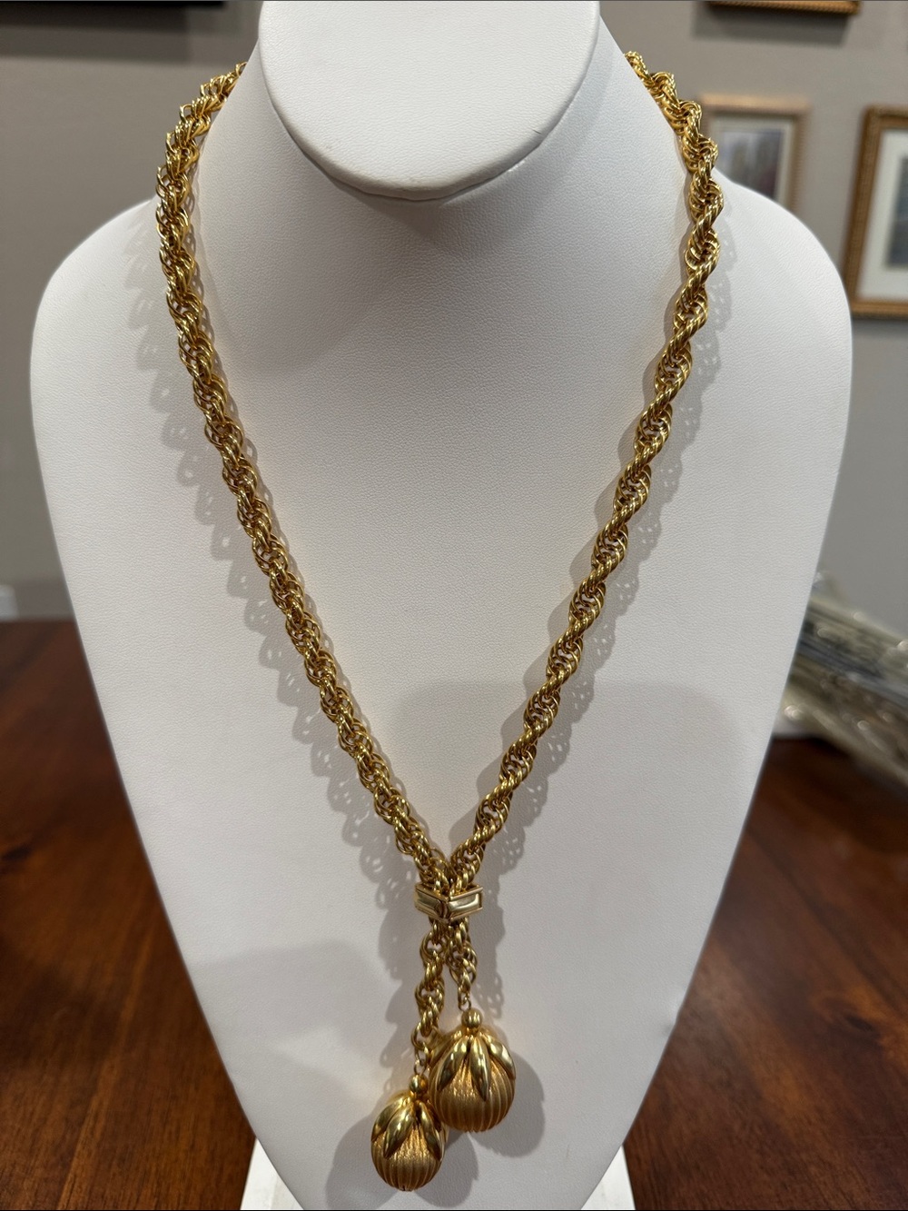 Vintage Gold-Tone Rope Lariat Necklace with Dual Tassel Drops